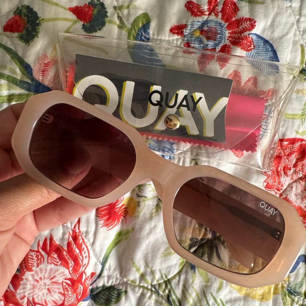 Quay Hyped Up Sunglasses in Milky Blush Pink